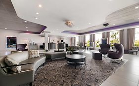 Clarion Inn&Suites Across From Universal Orlando Resort